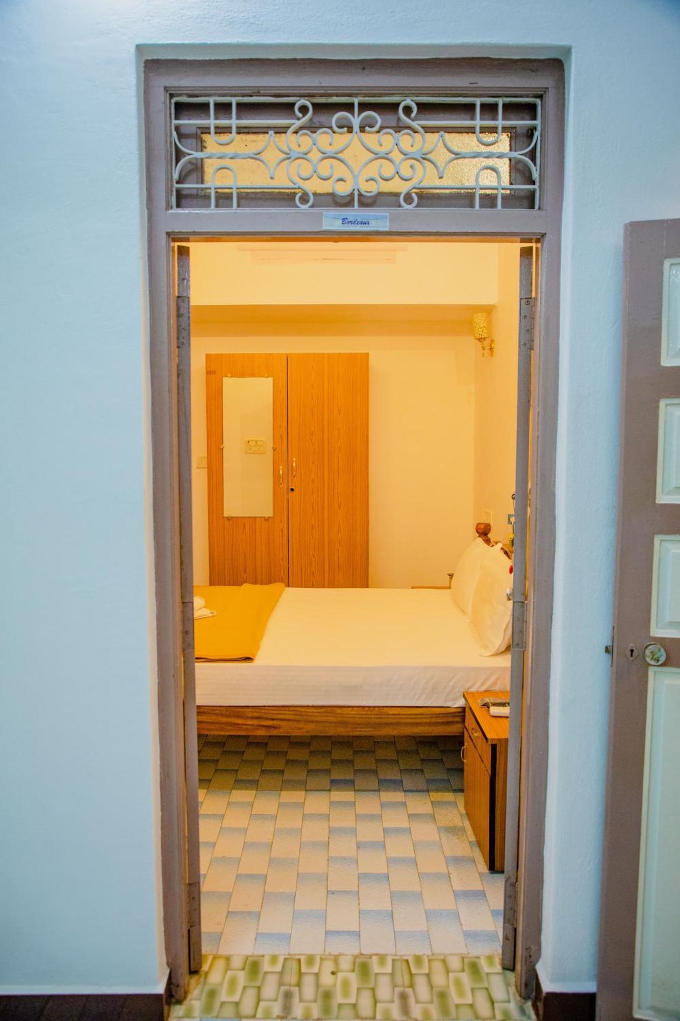 Maison Blanche Near Rock Beach Hotel Pondicherry Exterior photo
