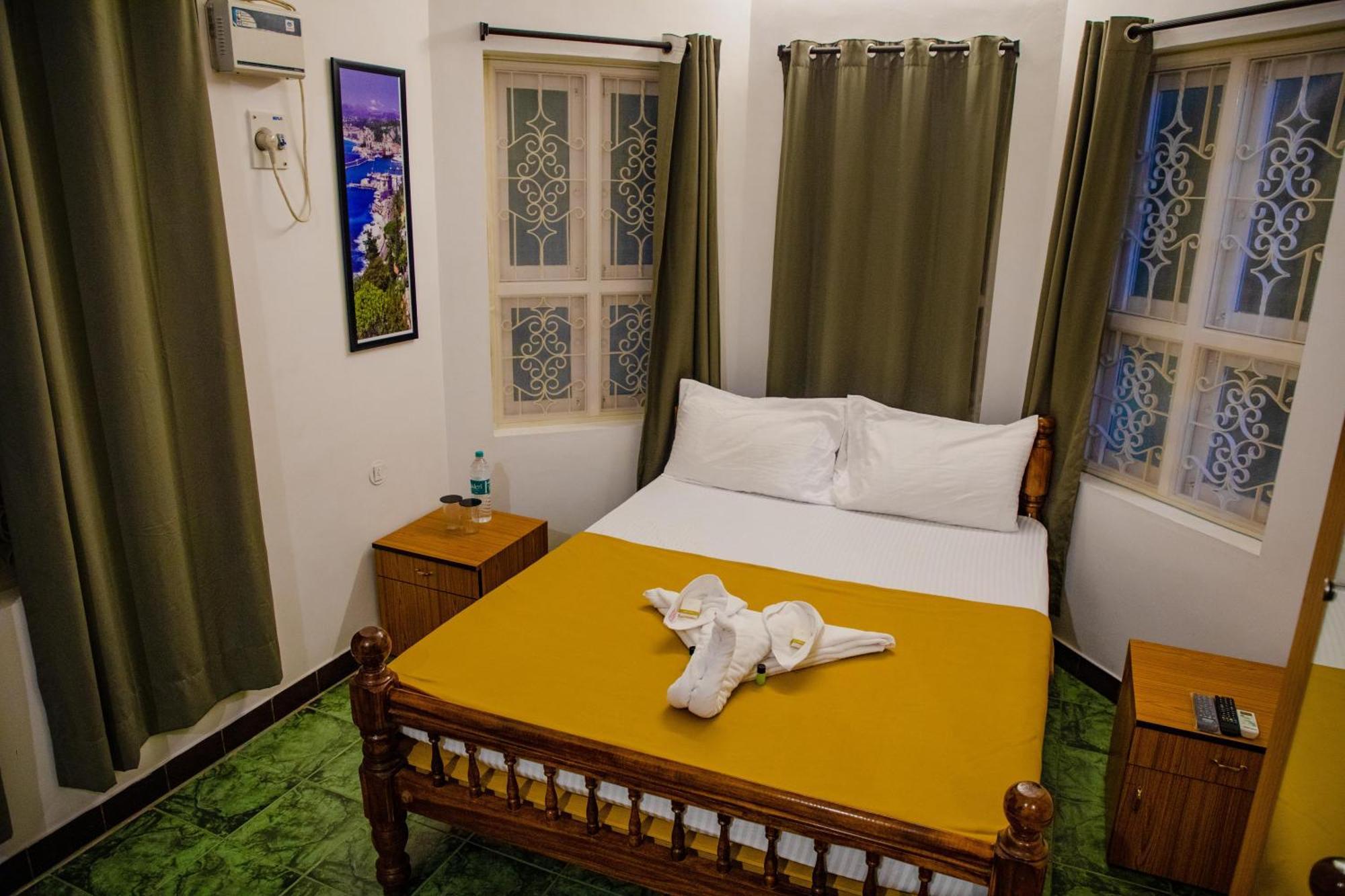 Maison Blanche Near Rock Beach Hotel Pondicherry Exterior photo