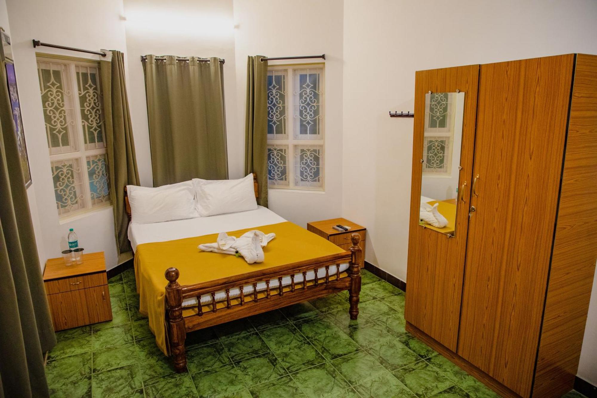 Maison Blanche Near Rock Beach Hotel Pondicherry Exterior photo